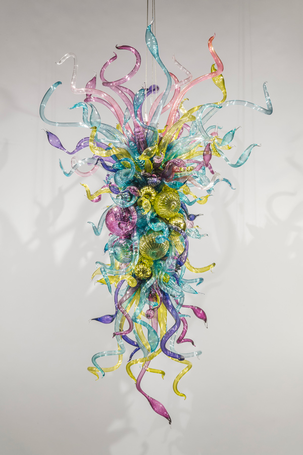 Dale Chihuly, Pavonine Chandelier, 2014, 113 x 69 x 62 inches.