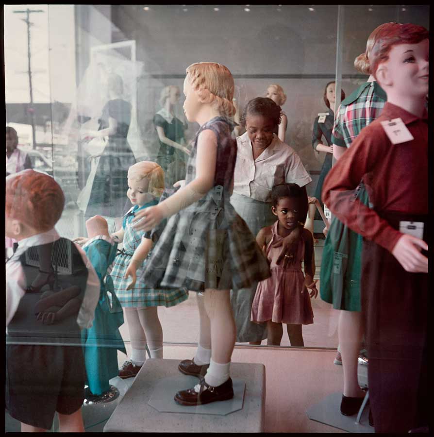 gordon-parks-ondria-tanner-and-her-grandmother-window-shopping-mobile-alabama-1956